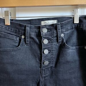 Madewell 10” 25 Petite Black Frayed Jeans.